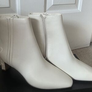 Rockport Womens White Leather Ankle Boots with Side Zip